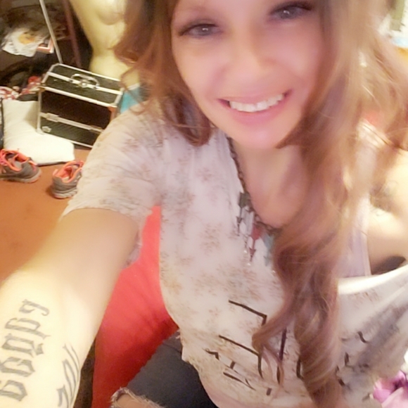 Meet your Posher, Aleesha - Picture 2 of 6